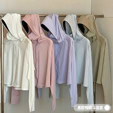 Khám phá áo chống nắng su lạnh UPF 50+ Lumicare với khả năng chống tia UV vượt trội, chất liệu mát lạnh và thiết kế thời trang hiện đại.
